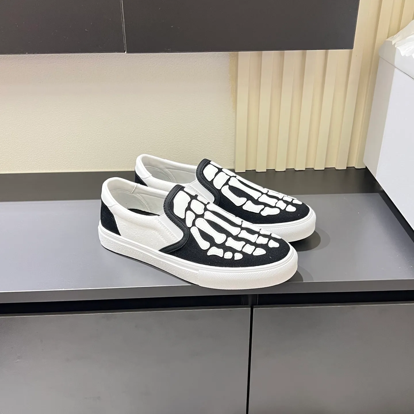 Men's shoes 💰p420, amiri The top purchasing agent for bone shoes 🔍🔍 is on sale at the men's counter at the same time. Cowhide is paired with 5D dynamic design style.